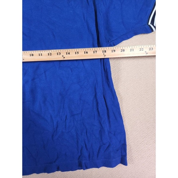 Badge Shirt Mens Medium M Stretch Blue Regular Short Sleeve V Neck Y2K NWT A3 - Picture 7 of 12